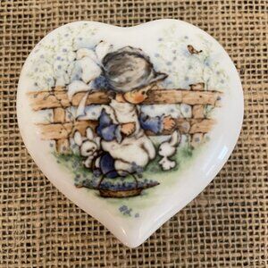 Vintage Porcelain Heart Trinket Box